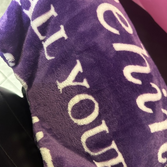 Purple blanket - Picture 4 of 4